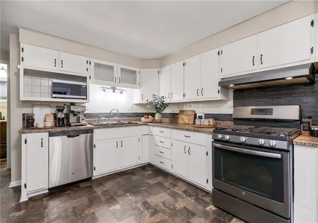 Photo 4 of Sale Pending at 249 Fairlane St, Lansing, KS 66043 | MLS# 2641114 | Listing updated on 2026-10-07