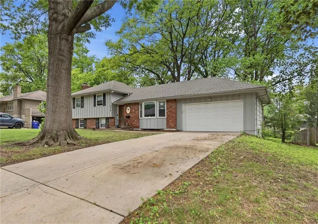 Photo 1 of Single family home for sale at 6316 Hedges Ave, Raytown, MO 64133 | MLS# 2641115 | Listing updated on 2026-09-18