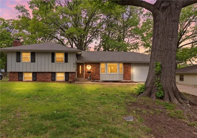Single family home for sale at 6316 Hedges Ave, Raytown, MO 64133 | MLS# 2641115