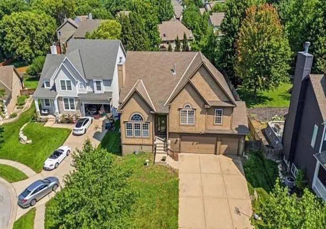 Photo 3 of Sale Pending at 2346 W Piatt Ln, Olathe, KS 66061 | MLS# 2641117 | Listing updated on 2026-09-15
