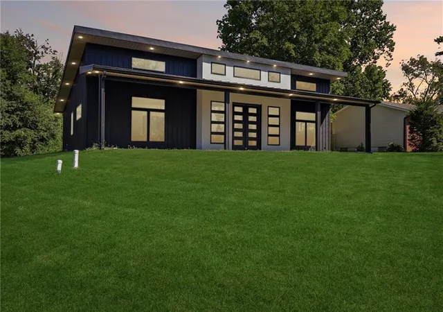 Photo 1 of Single family home for sale at 1013 E 10th Street, Carrollton, MO 64633 | MLS# 2641119 | Listing updated on 2026-09-25
