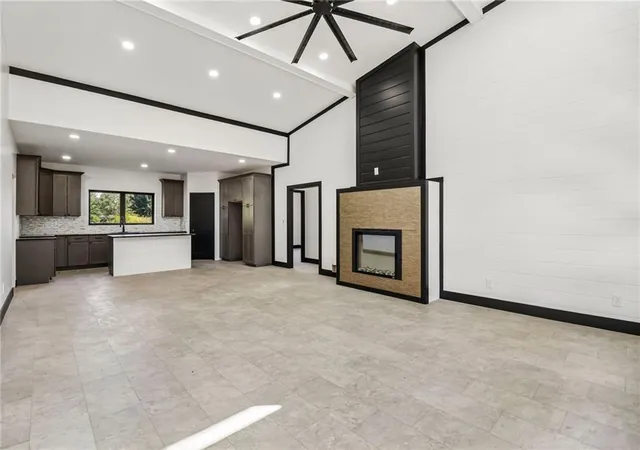 Photo 4 of Single family home for sale at 1013 E 10th Street, Carrollton, MO 64633 | MLS# 2641119 | Listing updated on 2026-09-25