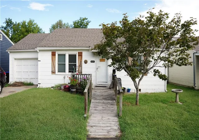 Photo 1 of Single family home for sale at 619 Grover St, Warrensburg, MO 64093 | MLS# 2641131 | Listing updated on 2026-10-01