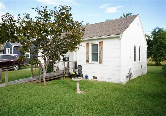 Photo 3 of Single family home for sale at 619 Grover St, Warrensburg, MO 64093 | MLS# 2641131 | Listing updated on 2026-10-01