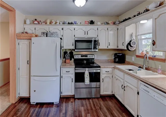 Photo 3 of Single family home for sale at 805 Citadel Dr, Weston, MO 64098 | MLS# 2641132 | Listing updated on 2026-09-29