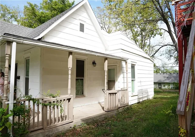 Photo 2 of Single family home for sale at 211 Ming St, Warrensburg, MO 64093 | MLS# 2641133 | Listing updated on 2026-10-01
