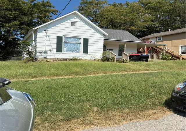 Photo 3 of Single family home for sale at 211 Ming St, Warrensburg, MO 64093 | MLS# 2641133 | Listing updated on 2026-10-01
