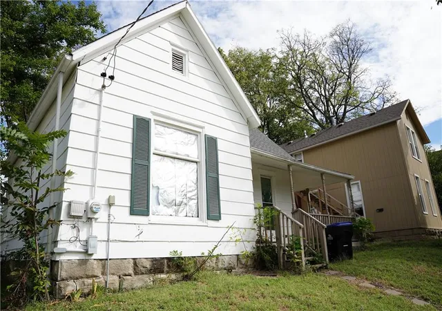 Photo 3 of Single family home for sale at 211 Ming St, Warrensburg, MO 64093 | MLS# 2641133 | Listing updated on 2026-10-01