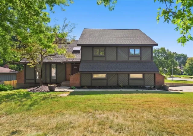 Photo 1 of Single family home for sale at 2103 Ne 79th Terrace, Kansas City, MO 64118 | MLS# 2641135 | Listing updated on 2026-10-08