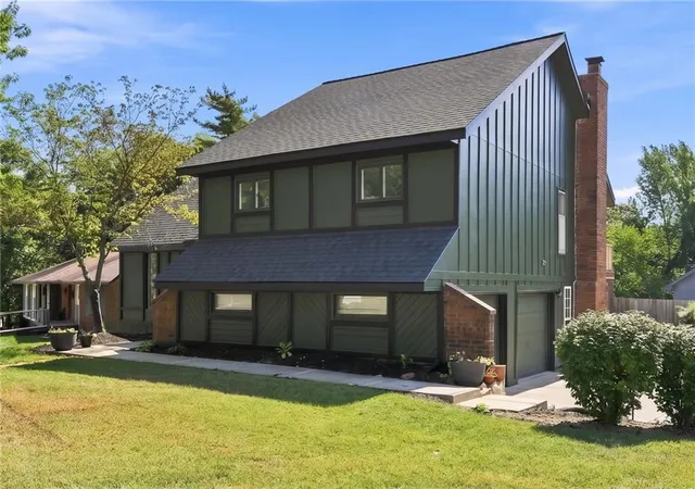 Photo 2 of Single family home for sale at 2103 Ne 79th Terrace, Kansas City, MO 64118 | MLS# 2641135 | Listing updated on 2026-10-08