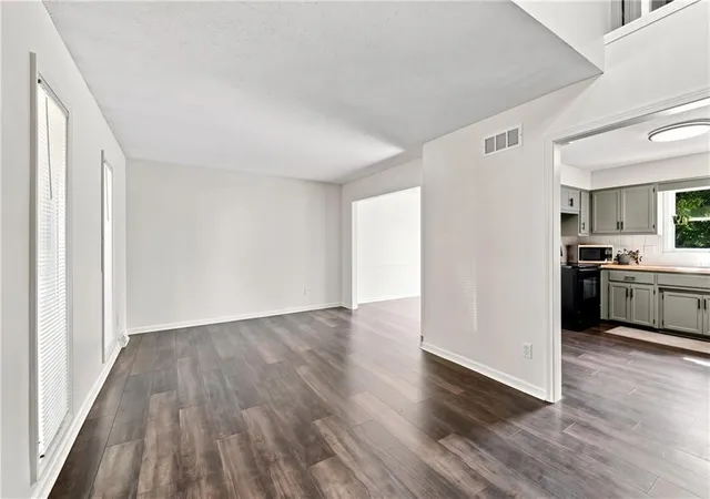 Photo 3 of Single family home for sale at 2103 Ne 79th Terrace, Kansas City, MO 64118 | MLS# 2641135 | Listing updated on 2026-10-08