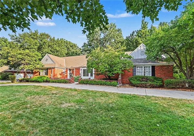 Photo 2 of Single family home for sale at 3518 W 100th Terrace, Leawood, KS 66206 | MLS# 2641141 | Listing updated on 2026-10-06