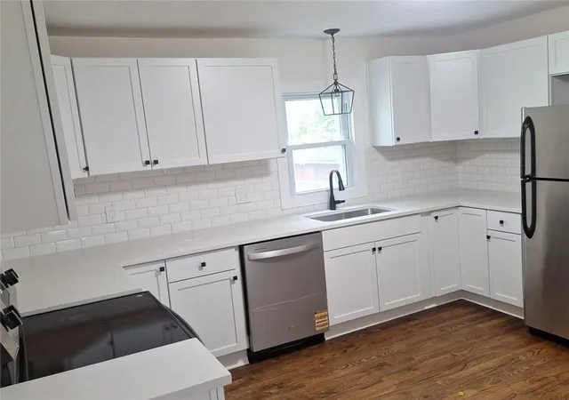 Photo 3 of Single family home for sale at 7135 Main St, Kansas City, MO 64114 | MLS# 2641142 | Listing updated on 2026-10-28