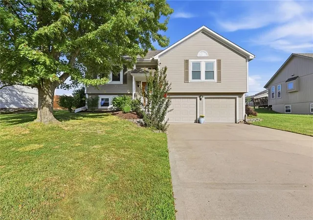 Photo 1 of Sale Pending at 619 Se Joel Ave, Lees Summit, MO 64063 | MLS# 2641149 | Listing updated on 2026-10-02