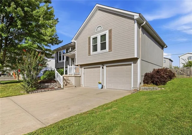 Photo 2 of Sale Pending at 619 Se Joel Ave, Lees Summit, MO 64063 | MLS# 2641149 | Listing updated on 2026-10-02