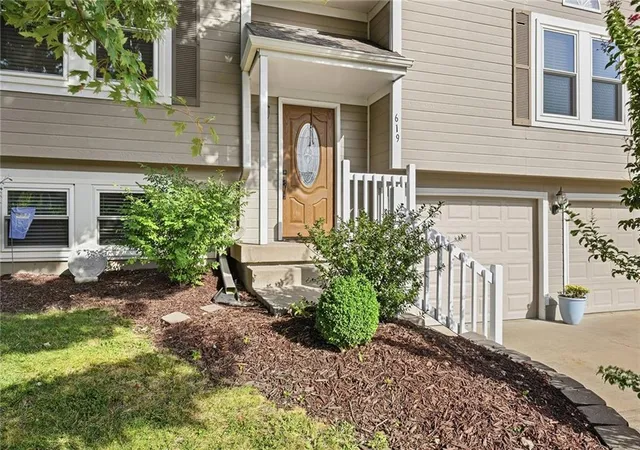 Photo 3 of Sale Pending at 619 Se Joel Ave, Lees Summit, MO 64063 | MLS# 2641149 | Listing updated on 2026-10-02