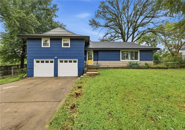 Photo 3 of Single family home for sale at 8109 E 99th Terrace, Kansas City, MO 64134 | MLS# 2641151 | Listing updated on 2026-09-17