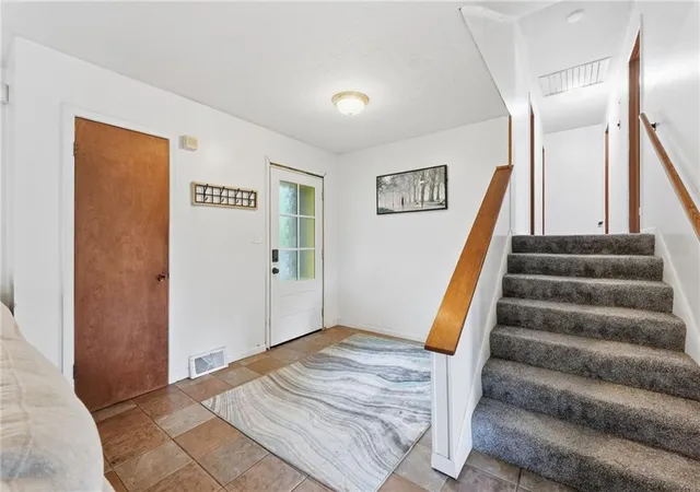Photo 4 of Single family home for sale at 8109 E 99th Terrace, Kansas City, MO 64134 | MLS# 2641151 | Listing updated on 2026-09-17