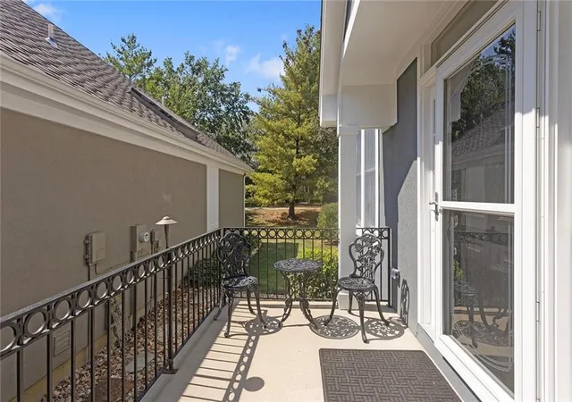 Photo 4 of Sale Pending at 12468 Westgate St, Overland Park, KS 66213 | MLS# 2641152 | Listing updated on 2026-09-13