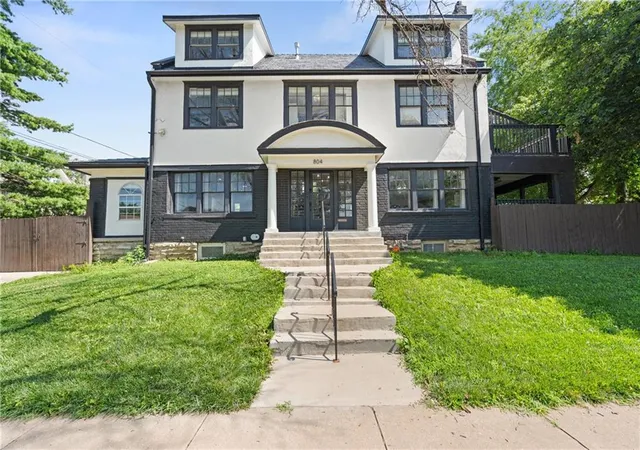 Photo 1 of Single family home for sale at 804 W 33rd Street, Kansas City, MO 64111 | MLS# 2641154 | Listing updated on 2026-09-13