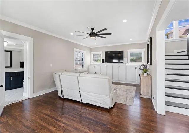 Photo 3 of Single family home for sale at 804 W 33rd Street, Kansas City, MO 64111 | MLS# 2641154 | Listing updated on 2026-09-13