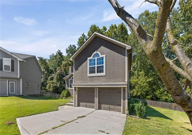 Photo 3 of Single family home for sale at 1117 Meadowlark Ln, Liberty, MO 64068 | MLS# 2641165 | Listing updated on 2026-10-02
