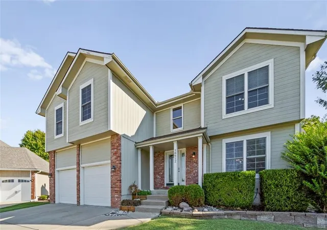 Photo 3 of Sale Pending at 18912 E 33rd Terrace Ct, Independence, MO 64057 | MLS# 2641173 | Listing updated on 2026-09-24