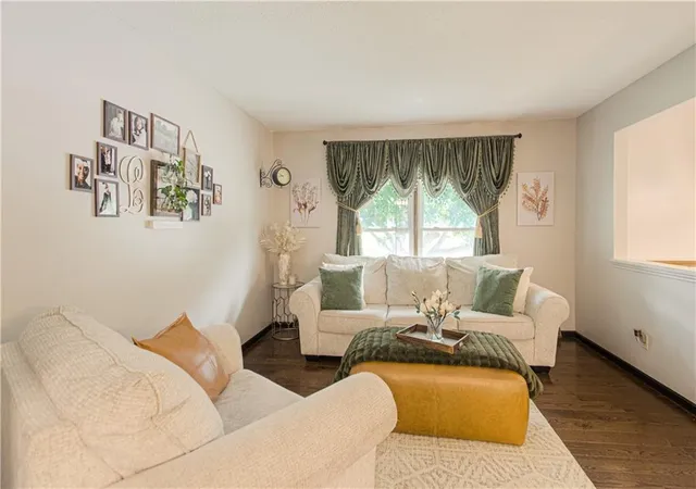 Photo 4 of Single family home for sale at 912 Canterbury Ln, Liberty, MO 64068 | MLS# 2641177 | Listing updated on 2026-09-25