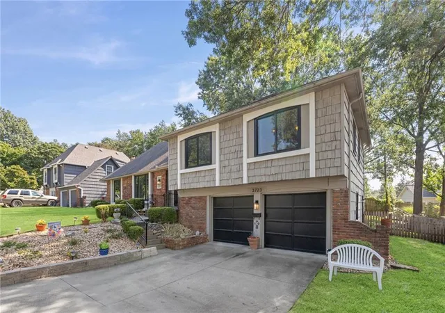 Photo 2 of Sale Pending at 3723 E 104th Street, Kansas City, MO 64137 | MLS# 2641178 | Listing updated on 2026-09-27
