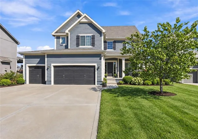 Photo 1 of Single family home for sale at 1804 Ne Griffin Dr, Lees Summit, MO 64086 | MLS# 2641179 | Listing updated on 2026-09-21