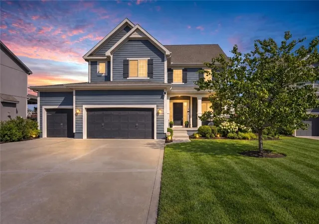 Photo 3 of Single family home for sale at 1804 Ne Griffin Dr, Lees Summit, MO 64086 | MLS# 2641179 | Listing updated on 2026-09-21