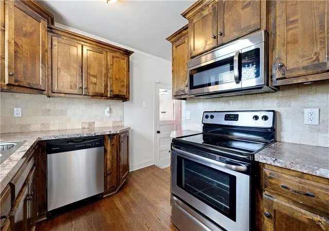 Photo 4 of Sale Pending at 5400 W 51st Street, Roeland Park, KS 66205 | MLS# 2641185 | Listing updated on 2026-09-21