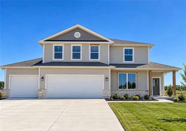 Photo 1 of Single family home for sale at 707 Sw 6th Terrace, Oak Grove, MO 64075 | MLS# 2641188 | Listing updated on 2026-10-04