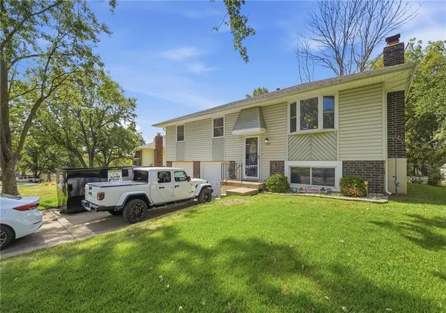 Photo 1 of Single family home for sale at 1817 Se Abbey St, Blue Springs, MO 64014 | MLS# 2641198 | Listing updated on 2026-09-21