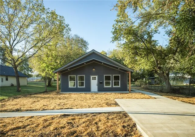 Photo 1 of Single family home for sale at 305 E Pacific St, Holden, MO 64040 | MLS# 2641209 | Listing updated on 2026-10-06