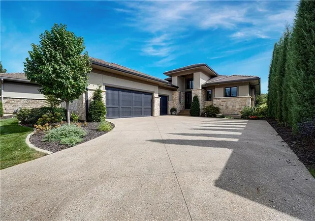 Photo 2 of Sale Pending at 6013 W 137 Street, Overland Park, KS 66223 | MLS# 2641211 | Listing updated on 2026-10-10