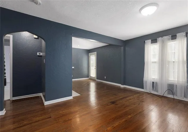 Photo 2 of Sale Pending at 5039 Ne Park Ln, Kansas City, MO 64118 | MLS# 2641220 | Listing updated on 2026-09-15