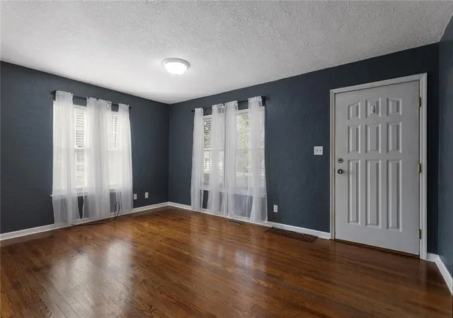 Photo 3 of Sale Pending at 5039 NE Park Ln, Kansas City, MO 64118 | MLS# 2641220 | Listing updated on 2026-09-15