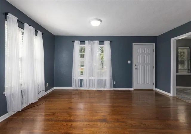 Photo 4 of Sale Pending at 5039 NE Park Ln, Kansas City, MO 64118 | MLS# 2641220 | Listing updated on 2026-09-15