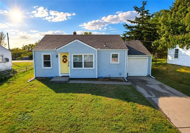 Single family home for sale at 102 Westview Pl, Excelsior Springs, MO 64024 | MLS# 2641237