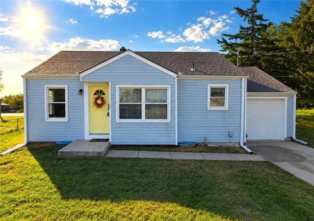 Photo 1 of Single family home for sale at 102 Westview Pl, Excelsior Springs, MO 64024 | MLS# 2641237 | Listing updated on 2026-10-27
