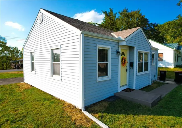 Photo 2 of Single family home for sale at 102 Westview Pl, Excelsior Springs, MO 64024 | MLS# 2641237 | Listing updated on 2026-10-27