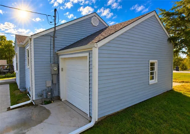 Photo 4 of Single family home for sale at 102 Westview Pl, Excelsior Springs, MO 64024 | MLS# 2641237 | Listing updated on 2026-10-27
