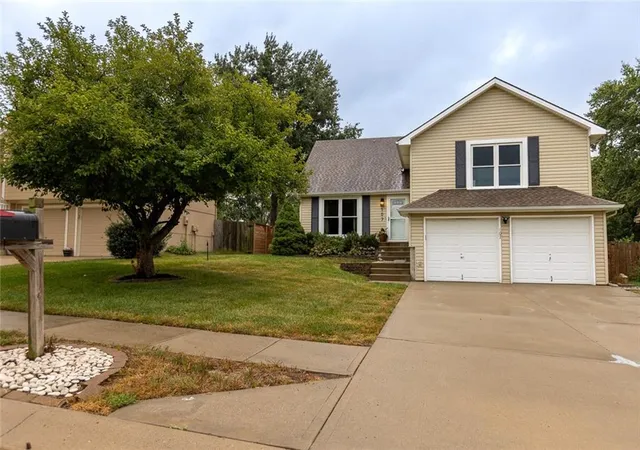 Photo 2 of Single family home for sale at 107 Ne 103rd Street, Kansas City, MO 64155 | MLS# 2641243 | Listing updated on 2026-09-16