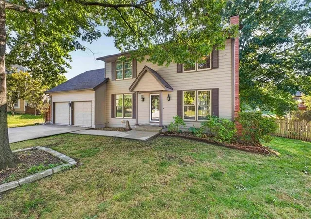 Photo 1 of Single family home for sale at 1501 Se Long Pl, Lee's Summit, MO 64063 | MLS# 2641247 | Listing updated on 2026-09-26