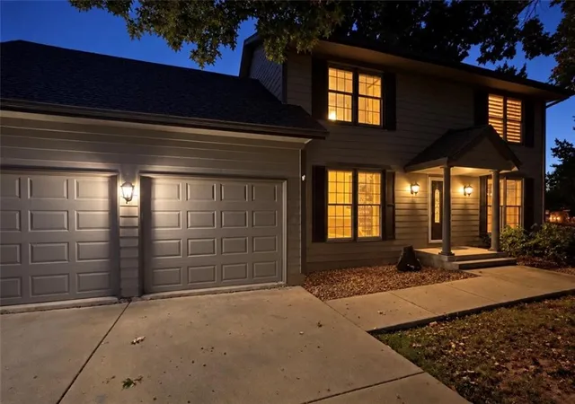 Photo 2 of Single family home for sale at 1501 Se Long Pl, Lee's Summit, MO 64063 | MLS# 2641247 | Listing updated on 2026-09-26