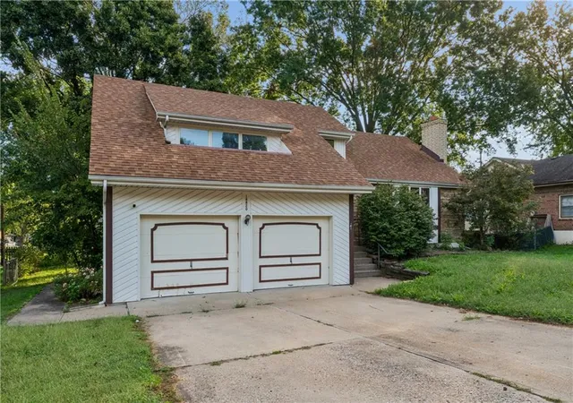 Photo 2 of Sale Pending at 18820 E Hanthorne Dr, Independence, MO 64057 | MLS# 2641252 | Listing updated on 2026-10-06