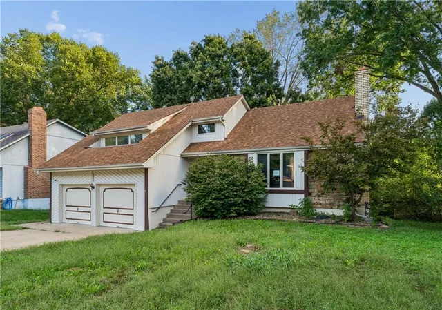 Photo 3 of Sale Pending at 18820 E Hanthorne Dr, Independence, MO 64057 | MLS# 2641252 | Listing updated on 2026-10-06