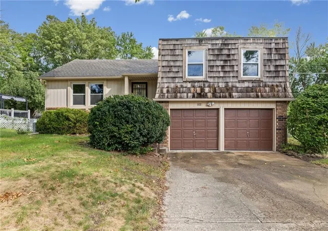 Photo 2 of Sale Pending at 1632 W Wabash St, Olathe, KS 66061 | MLS# 2641255 | Listing updated on 2026-09-26