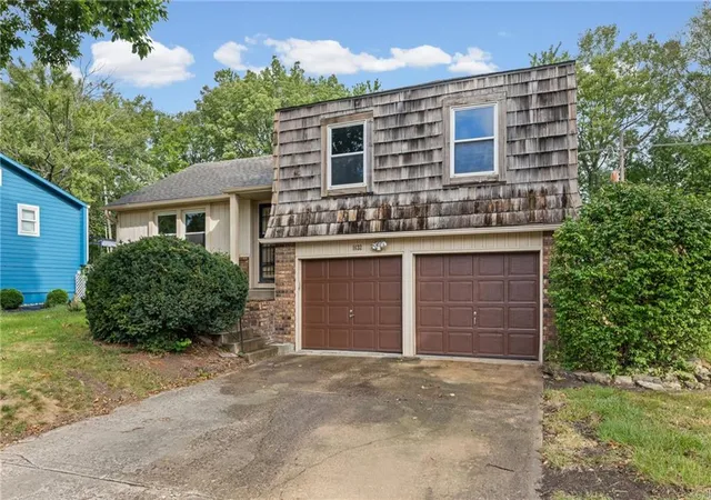 Photo 3 of Sale Pending at 1632 W Wabash St, Olathe, KS 66061 | MLS# 2641255 | Listing updated on 2026-09-26